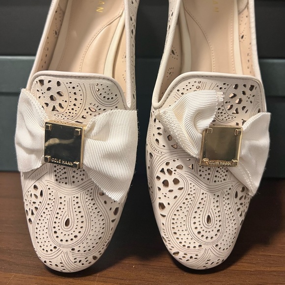 Cole Haan Tali Bow Loafer In Ivory Leather White Flats with Bow NWOT Size 5.5 - Picture 3 of 6